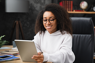 girl using laptop